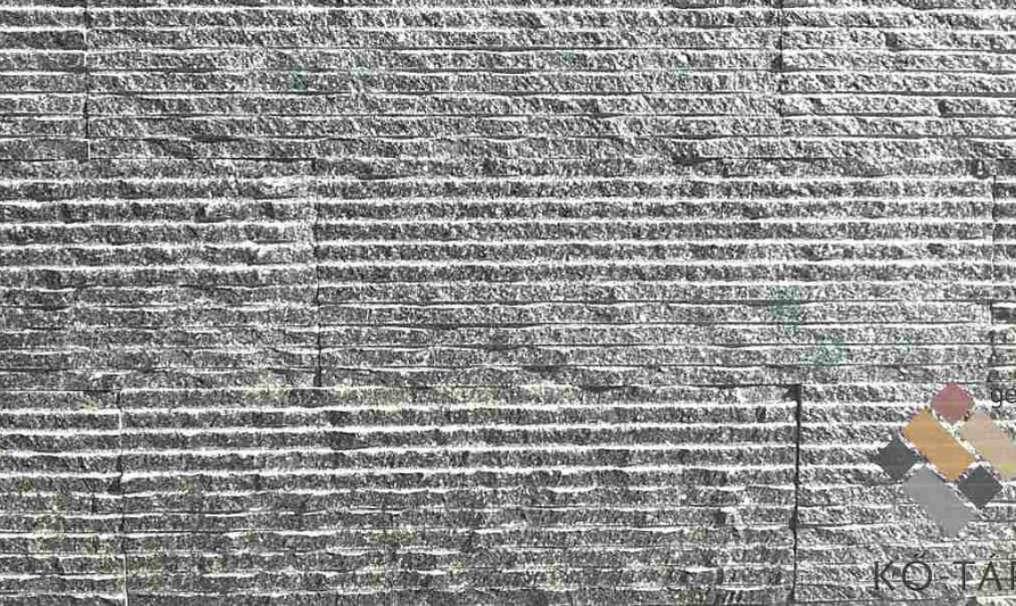 geo Rovátkolt fekete kvarcit. Lapméret 30x10x1,2 cm